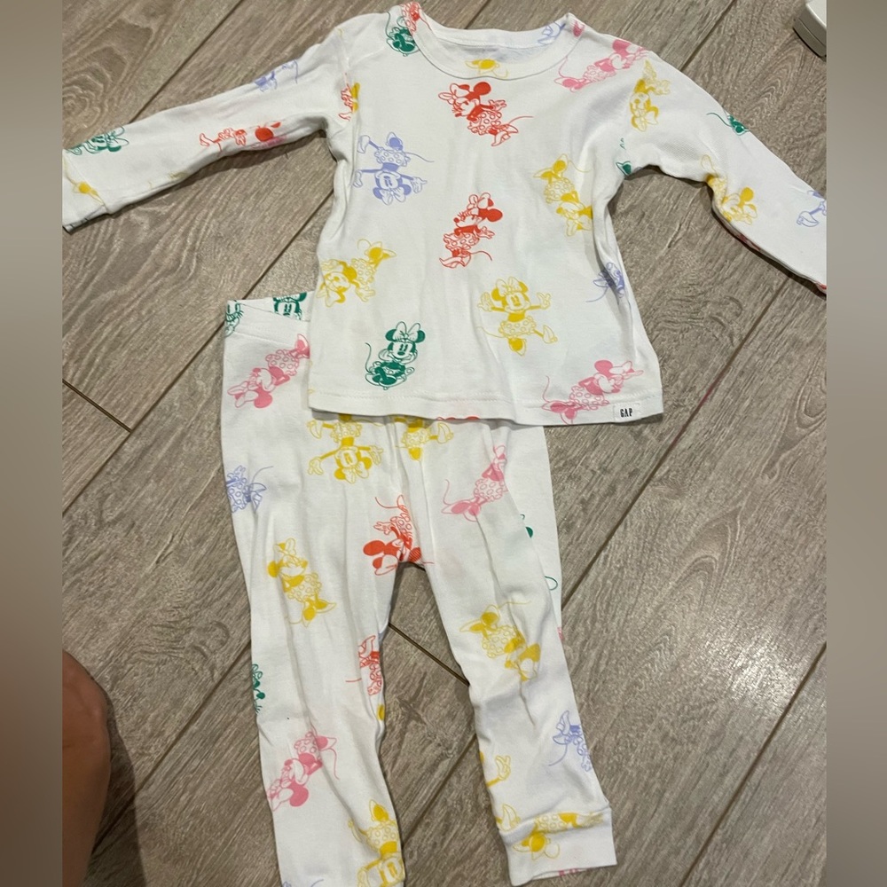 Multi colored Minnie Mouse gap pajamas 18-24 m